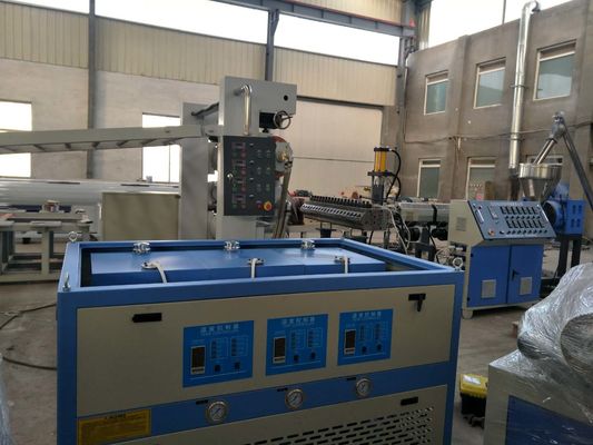 Dekoratif PVC Ücretsiz Kurulu Üretim Hattı WPC PVC Köpük Kurulu Makinesi 1220mm Genişlik