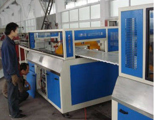 Çift Konik Vidalı PVC Kabuk Köpük Kurulu Makinesi, Raf İçin Köpük Yapma Makinesi