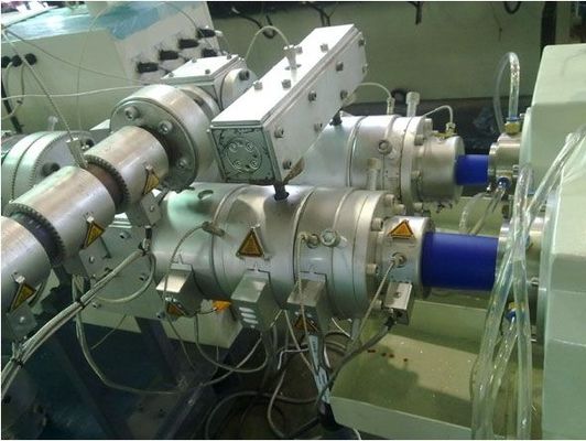 İyi bir fiyat. CE / ISO9001 Çift Vidalı Ekstruder Pvc Boru Ekstrüzyon Hattı 150-800kg / H çevrimiçi