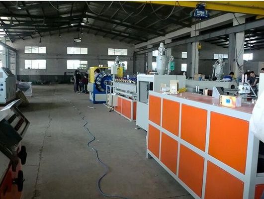 İyi bir fiyat. PVC Elyaf Takviyeli Yumuşak Plastik Boru Ekstrüzyon Hattı 380V 50HZ 1 Yıl Garanti çevrimiçi