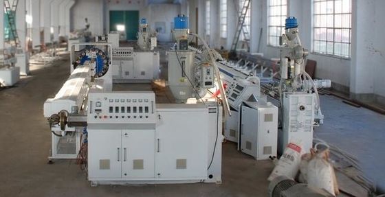 İyi bir fiyat. PVC Elyaf Takviye Yumuşak Boru Yapma Makinesi Çift Vidalı Ekstruder çevrimiçi
