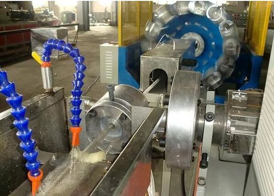 İyi bir fiyat. PVC Bahçe Hortum Yapma Makinesi Plastik Ekstrüzyon Hattı, Çift Vidalı PVC Elyaf Takviyeli Boru Üretim Hattı çevrimiçi