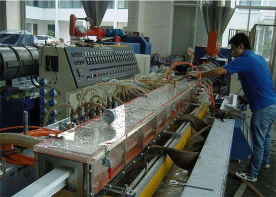 İyi bir fiyat. Çift Vidalı Plastik Profil Ekstrüzyon Hattı / Wpc Profil Ekstrüzyon Makinesi çevrimiçi