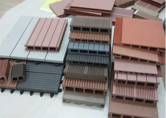 İyi bir fiyat. PLC Kontrol Sistemi ile Gelişmiş PP PE Ahşap Plastik Plastik Profil Ekstrüzyon Makine çevrimiçi