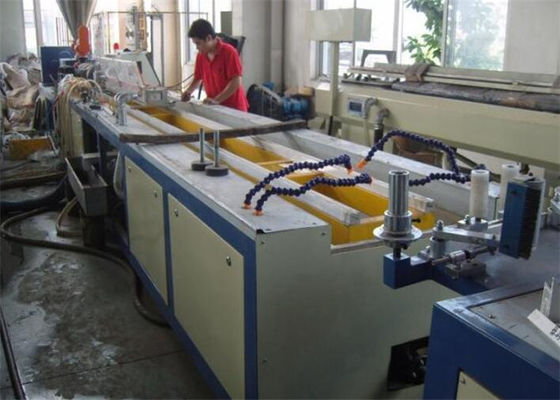 İyi bir fiyat. Dekorasyon için Plastik PP PE Profil Ekstrüzyon Hattı / PP PE Plastik Profil Üretim Hattı çevrimiçi