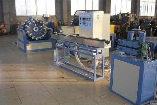 İyi bir fiyat. PVC Plastik Plastik Boru Ekstrüzyon Hattı PVC Takviyeli Boru Ekstrüzyon Makinesi çevrimiçi