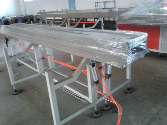 İyi bir fiyat. PVC Plastik Boru Üretim Hattı Çift Vidalı Ekstruder / PVC Boru Ekstrüzyon Makine Sulama / Boru çevrimiçi