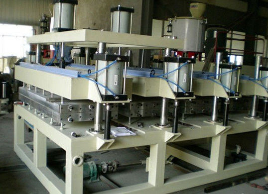 İyi bir fiyat. PVC Köpük Kurulu Makinesi, Raf / Dolap için Köpük Yapma Makinesi çevrimiçi