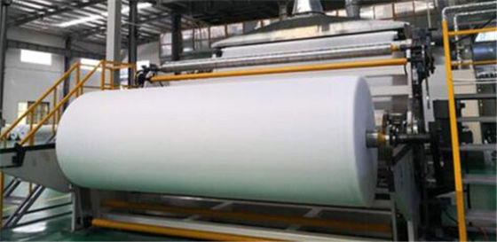 İyi bir fiyat. 50 Ekstruder Eriyik Üflemeli Makine 600mm Genişlik PP Dokunmamış Kumaş Makinesi çevrimiçi