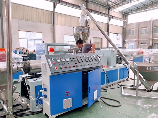 İyi bir fiyat. 40k / H İki Vidalı PVC WPC Konik Çift Vidalı Ekstruder çevrimiçi