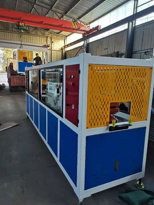 İyi bir fiyat. Profil Ürün 38 Moaia vida malzemesi 380V 50HZ voltajlı plastik profilli ekstrüzyon hattı çevrimiçi