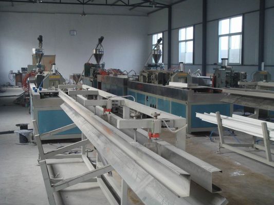 İyi bir fiyat. Otomatik Ahşap Plastik Kompozit Ekstrüzyon Hattı, İki Vidalı WPC Ekstruder çevrimiçi