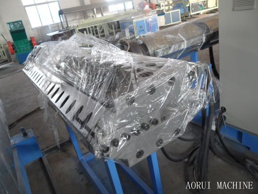 İyi bir fiyat. Çift Vidalı PVC Köpük Kapı Plastik Levha Ekstrüzyon Hattı CSA Onaylı çevrimiçi