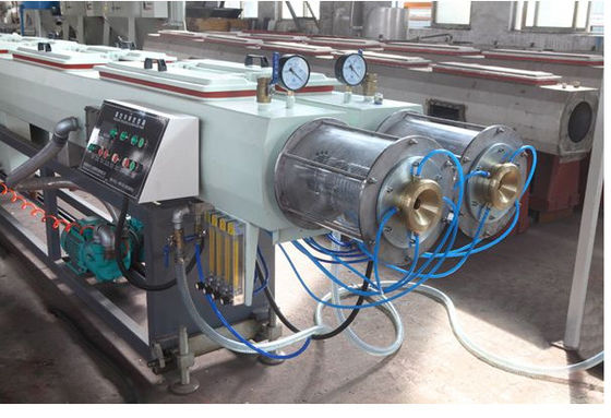 İyi bir fiyat. PLC kontrol PVC Plastik Boru Ekstrüzyon Hattı Çift Vidalı Ekstruder Makinesi çevrimiçi