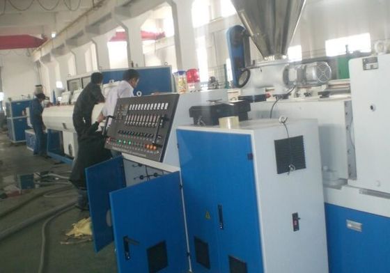 İyi bir fiyat. 50HZ Tek Vidalı Plastik Boru Ekstrüzyon Makinesi, PE Boru Üretim Hattı CE UL CSA çevrimiçi