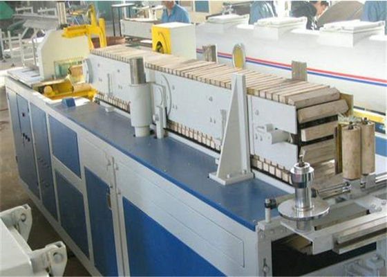 İyi bir fiyat. PVC Süpürgelik Ekstrüzyon Makinesi, Profil Üretim Hattı / Plastik Profiel Ekstruder çevrimiçi