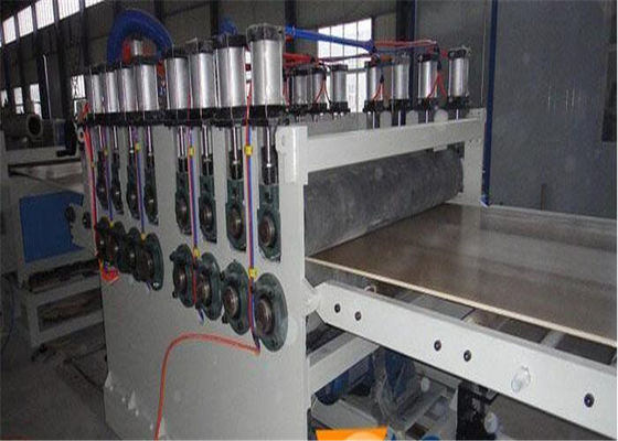 İyi bir fiyat. Kapı Kurulu Yapımı, Güç Motor için Dayanıklı PVC WPC Köpük Kurulu Makinesi çevrimiçi