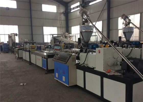 İyi bir fiyat. Pvc Wpc Skinning Köpük Kurulu için 5-30 Mm Kalın WPC Kurulu Üretim Hattı, 380V 50HZ çevrimiçi