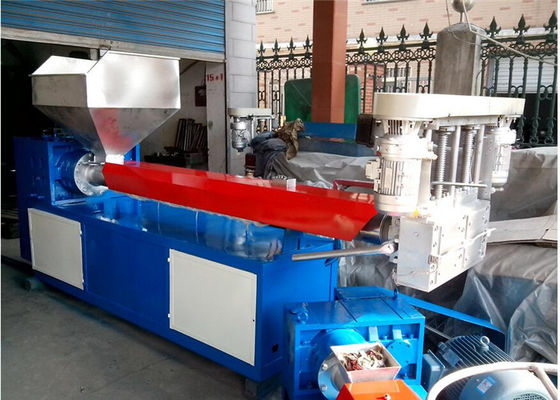İyi bir fiyat. Atık Plastik Geri Dönüşüm Granülleri Çift Vidalı Ekstruder Makinesi Siemens Motor Yapımı çevrimiçi