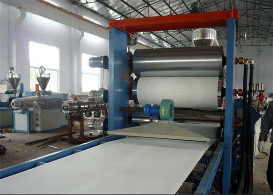 İyi bir fiyat. Ücretsiz Plastik Levha Üretim Hattı, Skinning PVC Köpük Levha Ekstrüzyon Hattı çevrimiçi