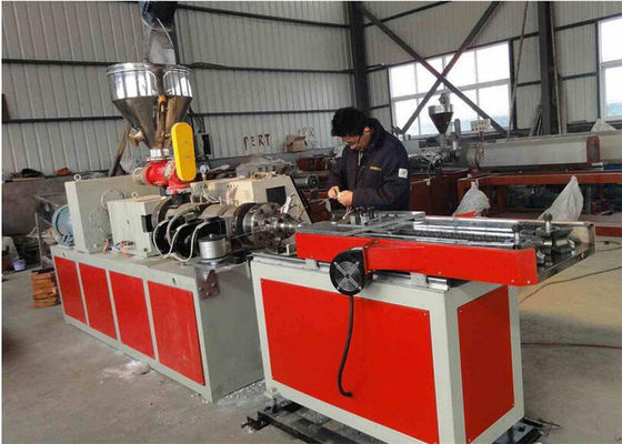 İyi bir fiyat. Otomatik 50hz Plastik Extruder Makinesi Tek Duvar Oluklu PE Boru Yapımı çevrimiçi