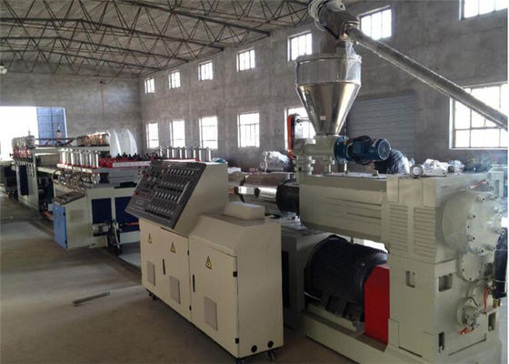 İyi bir fiyat. PVC WPC Kaplama Tahtası Üretim Hattı, Plastik Levha Ekstrüzyon Makinesi çevrimiçi