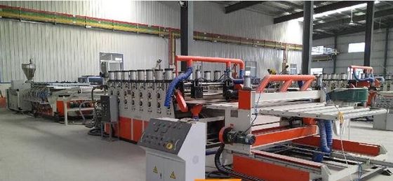 İyi bir fiyat. Plastik Ekstruder Ahşap Plastik Kompozit Ekstrüzyon Hattı / WPC Zemin Kaplaması Yapma Makinesi çevrimiçi