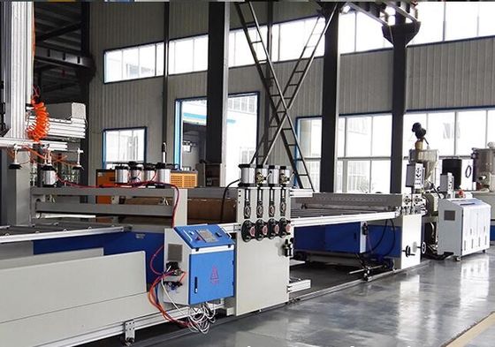İyi bir fiyat. Ahşap Plastik WPC Bina Şablonu İçin Tam Otomatik PVC WPC Kurulu Üretim Hattı çevrimiçi