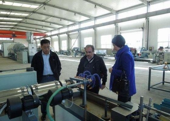 İyi bir fiyat. Sprial Sarma Bandı plastik ekstruder makinesi, Elektrik Teli Kollu Plastik Üretim Hattı çevrimiçi