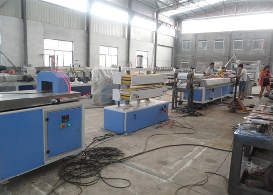 İyi bir fiyat. Ahşap Plastik Kompozit Makineleri / WPC PVC Ahşap Profil Ekstrüzyon Hattı çevrimiçi