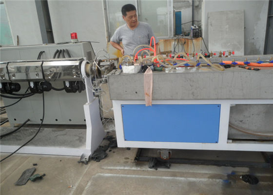 Özel Plastik Profil Ekstrüzyon Hattı Gelişmiş İşleme Teknolojisi Qingdao Limanı