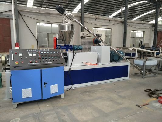 İyi bir fiyat. 1 Yıl Garanti ile Çift Kademeli Plastik PVC Granül Yapma Makinesi çevrimiçi