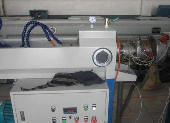 İyi bir fiyat. Tam Otomatik Plastik Boru Ekstrüzyon Hattı PP PE Sprial Sarma Bantları Yapımı çevrimiçi