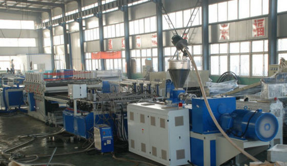 İyi bir fiyat. WPC Builing Şablon Ahşap Plastik Kompozit Ekstrüzyon Hattı, WPC Köpük Kurulu Ekstruder çevrimiçi