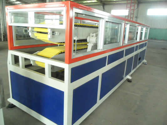 İyi bir fiyat. Ses Yalıtım Levhası İçin PVC WPC Profil Üretim Hattı çevrimiçi
