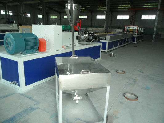 İyi bir fiyat. Zemin Çit Decking için Çift Vidalı Tasarım Plastik WPC PVC Profil Ekstrüzyon Hattı çevrimiçi