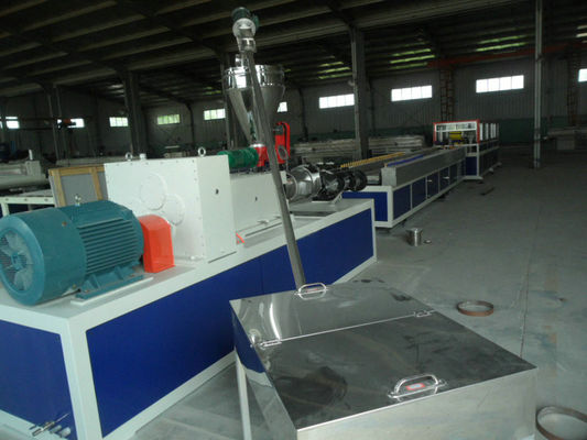 İyi bir fiyat. PP PE WPC Decking Tek Vidalı Tasarımlı Plastik Profil Ekstrüzyon Hattı çevrimiçi