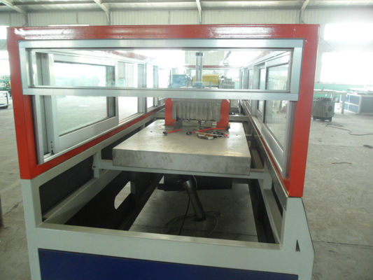 İyi bir fiyat. Yüksek Hızlı Plastik Profil Ekstrüzyon Hattı PE PVC Ahşap Plastik Profil Üretim Hattı çevrimiçi
