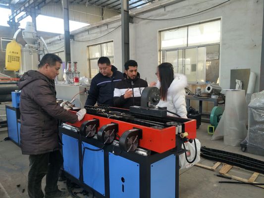 Otomatik Plastik Ekstrüzyon Hattı 65KG / H PE Tek Duvar Oluklu Boru Makinesi