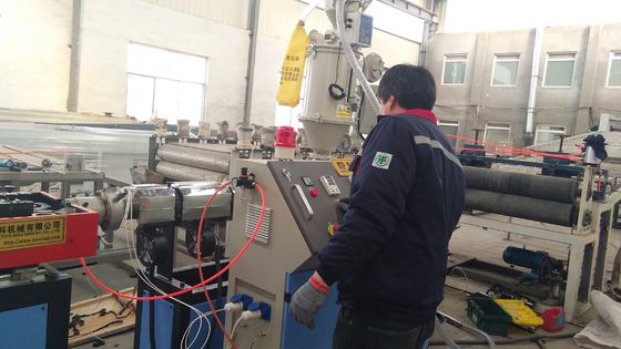 PE tek duvarlı dalgalanmış boru üretim hattı PVC PE Elektrikli tel kanal boru yapma makinesi