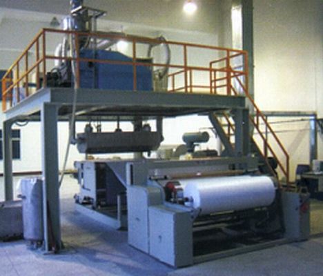 İyi bir fiyat. Maskeler İçin Tek Vidalı Erime Üflemeli Makine PP Nonwoven Kumaş Yapma Makinesi çevrimiçi