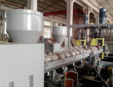 İyi bir fiyat. Yüksek Darbe Dayanımı PP PE Köpük Levha Üretim Hattı 3-30mm 700kg / H çevrimiçi