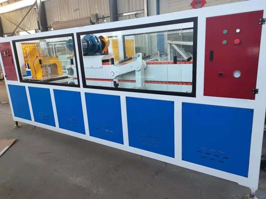 İyi bir fiyat. Sıcak Damgalama Plastik Profil Ekstrüzyon Hattı 300mm Genişlik PVC Profil Ekstruder çevrimiçi