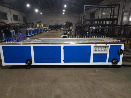 İyi bir fiyat. 380V 22kw 150kg / H UPVC WPC Profil Üretim Hattı çevrimiçi