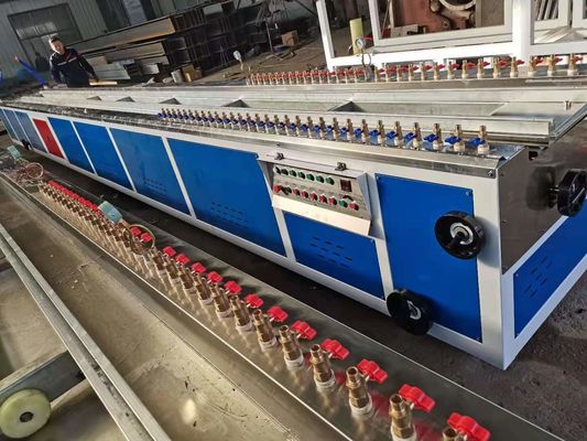 İyi bir fiyat. Yüksek Hızlı Plastik Profil Ekstrüzyon Hattı PVC Tavan / Pencere Profili Ekipmanı çevrimiçi