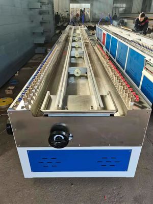 İyi bir fiyat. PVC Plastik Profil Ekstrüzyon Makinesi, PVC WPC Pencere Cephe Profili Ekstrüzyon Hattı çevrimiçi
