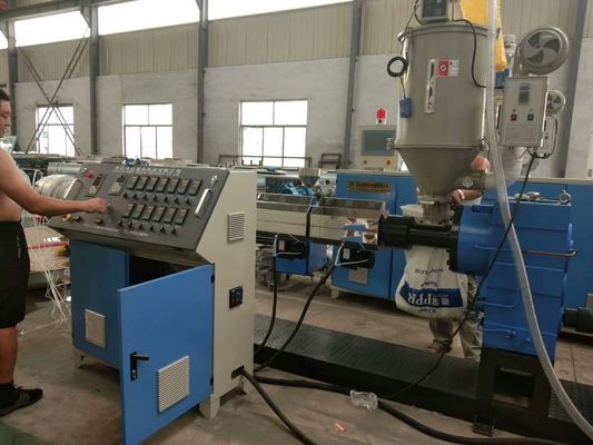 İyi bir fiyat. 380V 90kw Tek Vidalı Plastik Ekstruder 150r / Min ISO9001 çevrimiçi
