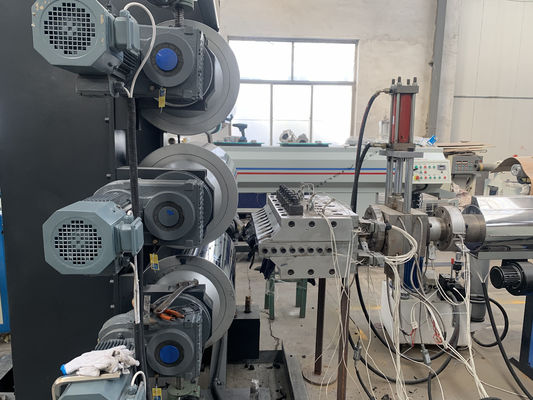 İyi bir fiyat. Çift Kısma Çift Vidalı PVC Köpük Levha Makinesi çevrimiçi