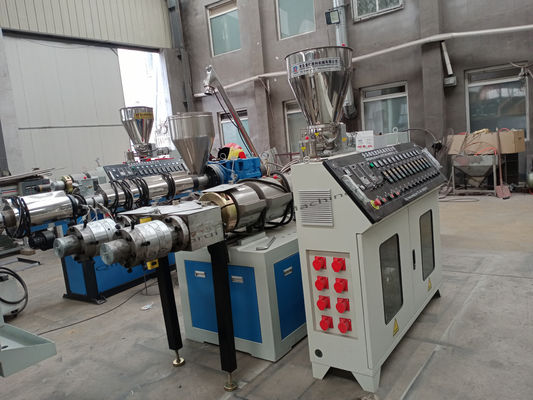 UPVC CPVC Çift Boru Ekstrüzyon Hattı 50HZ PVC Çift Vidalı Ekstruder