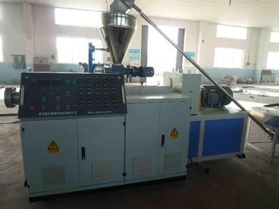 İyi bir fiyat. PVC Plastik ve Ahşap Köpüklü Profil ve Plaka için CE Plastik Profil Ekstrüzyon Hattı çevrimiçi